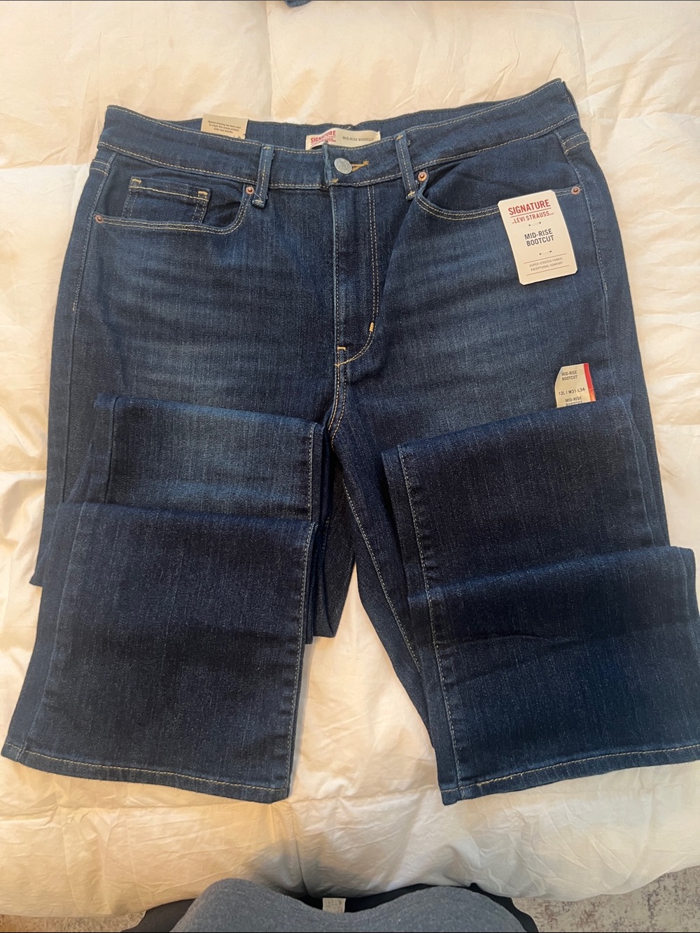 Signature Women’s Bootcut Jeans in Dark Indigo